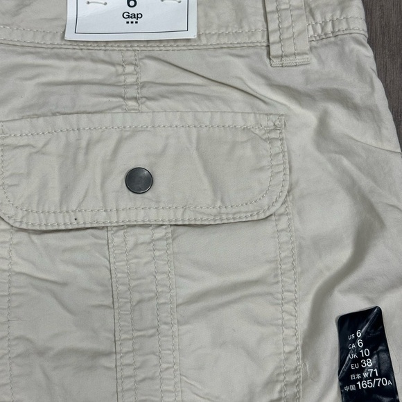 Women’s Gap 6 Small Shorts Chino Khakis Beige Bermuda Rolled Hem Snap Pocket NWT - Picture 6 of 11